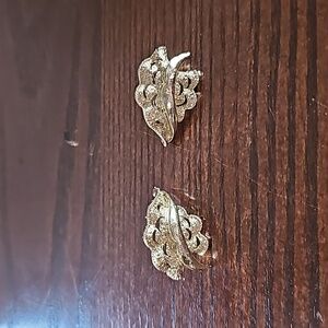 Vintage Coro Leaf Clip Earrings 🐈81